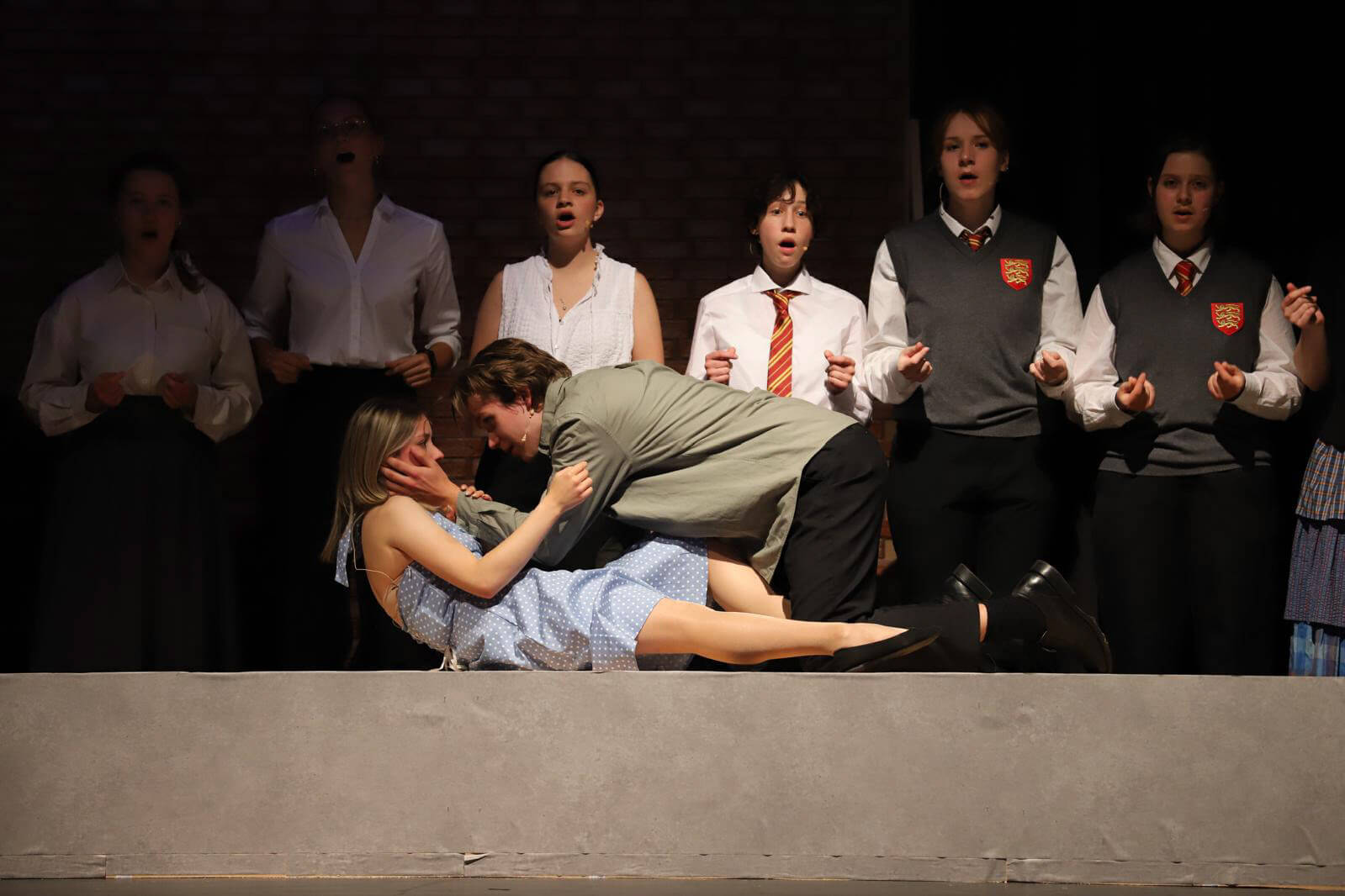 Melchior beugt sich über Wendla