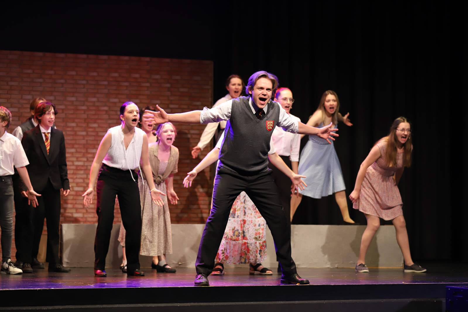 Schlusspose Song Völlig im Arsch, Melichor groß in der Mitte